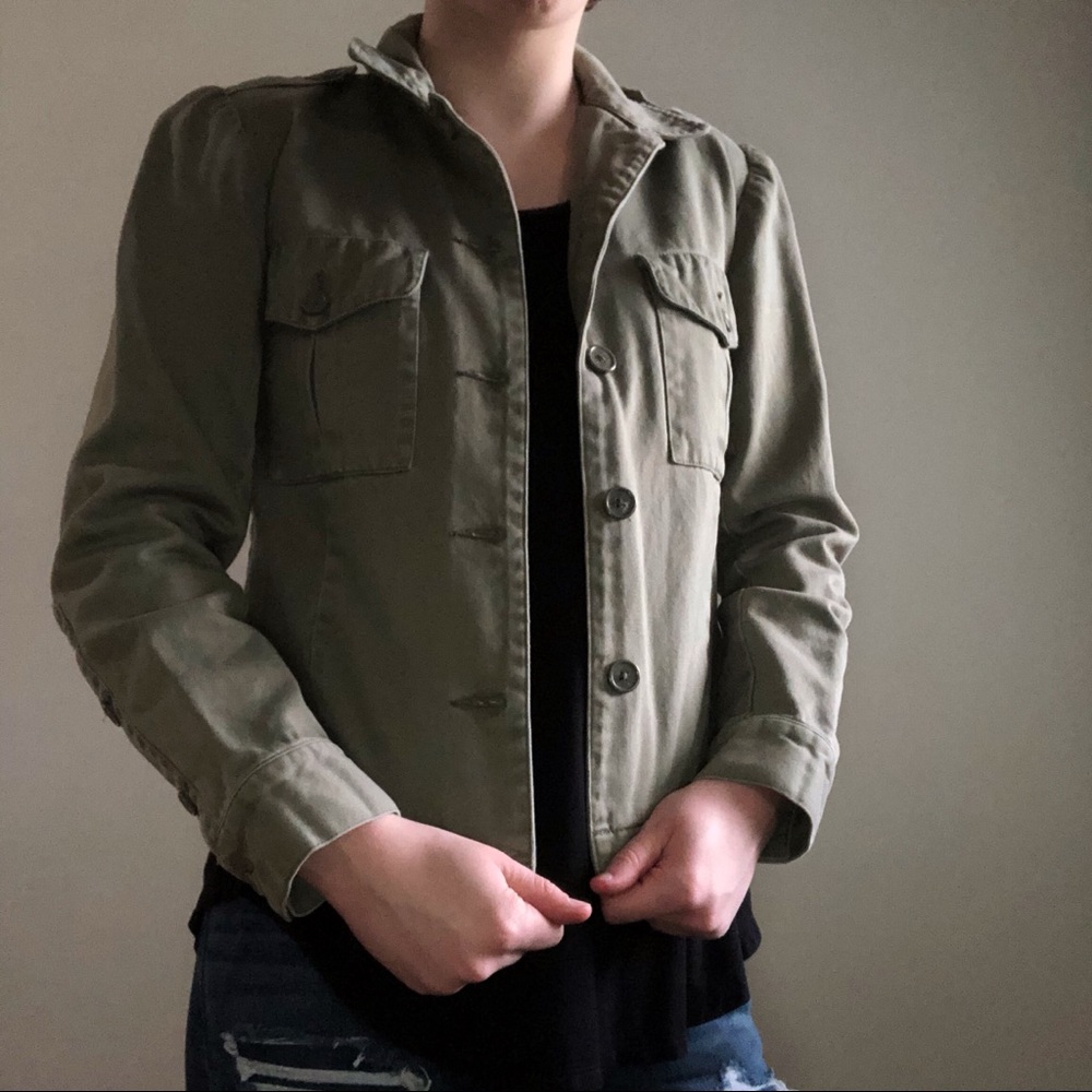 Light Army Green Jacket!!